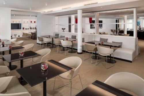 The Level Panoramic Suite with Executive Lounge Access